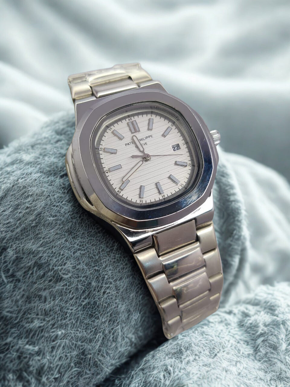 Elegant Silver Patek Philippe Nautilus-Inspired Men's Watch